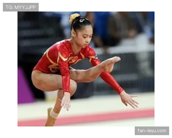 吴柳芳这组生活照像剪辑，随手一角比我整年花销还讲究，尴尬又想看具体花了多少