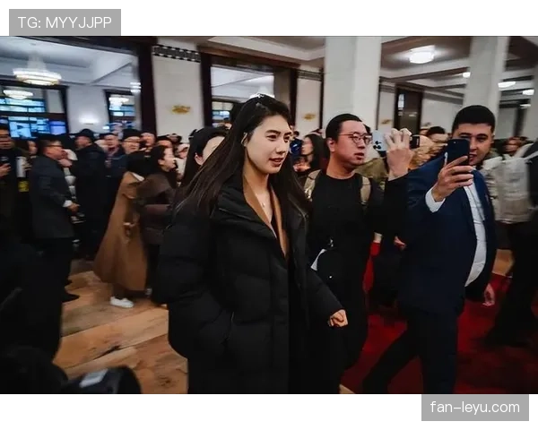 张雨霏训练完直接打车去奢侈品店？