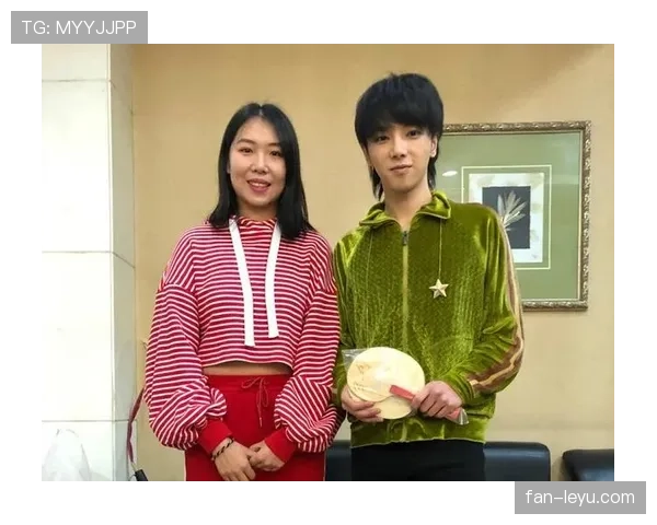 王楠退役后这生活也太爽了吧，天天晒娃喝咖啡，谁还记得她当年横扫乒坛的样子？