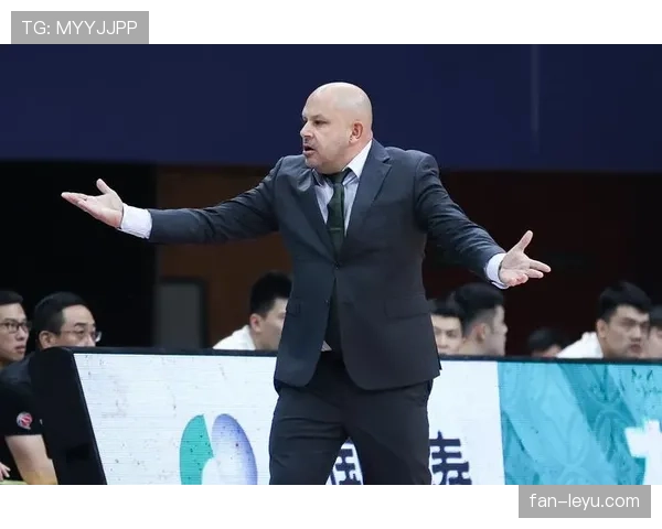 篮球替补席管理规则解析：教练员与球员行为规范